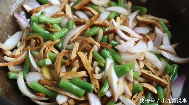 孩子|这三样素菜一起炒,实在太好吃了,三天两头给孩子吃,提高免疫力