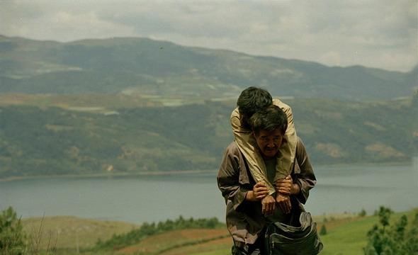  老刘|背一具遗体千里还乡：这部十年前的电影，现在还是国产公路片巅峰