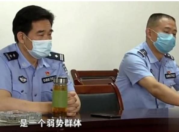  闯红灯|老人闯红灯被撞判定负全责 家属有异议 交警：不是谁弱谁有理