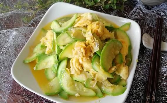 块钱|夏天,遇见此菜多买点,2块钱一斤,清凉解暑,钙质比牛奶还高