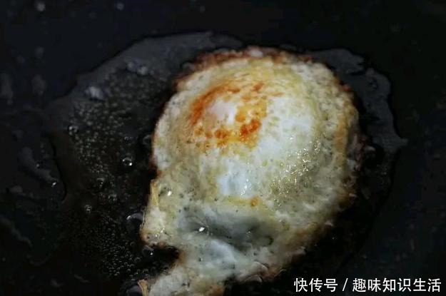 热油|煎荷包蛋,冷油下锅还是热油下锅很多人错在这一步,难怪会粘锅
