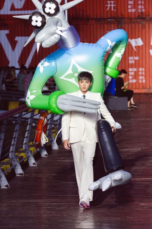  LV春夏21男|吴亦凡、邓伦、欧阳娜娜、白宇、宋威龙、钟楚曦、虞书欣