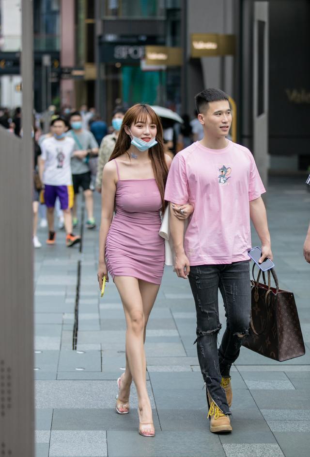 高跟鞋|有颜有型还百搭,原来高跟鞋才是夏天街头的王者,轻松凹造型