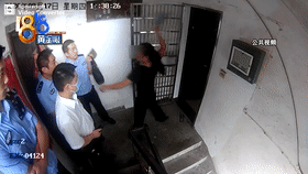 欠债|老赖夫妻欠债不还，女子竟还挥菜刀阻扰执法