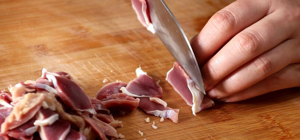 胃口|三伏天没有胃口?教你用鸭胗做一道菜,配上泡椒,太下饭了