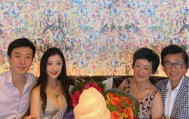  赌王|她曾差点成赌王儿媳妇，长相甜美身材优越，如今老公比赌王儿子帅