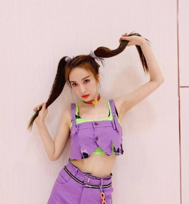 发型|辣妈变少女的发型，首选双马尾，杨幂郑爽都换上了，让你美过初恋