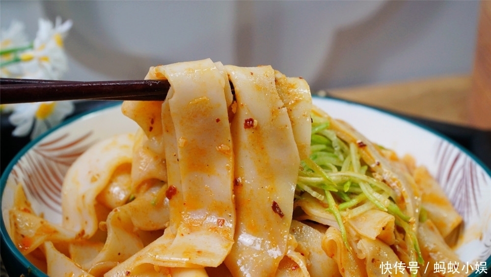 不用|凉皮学会这样做,不用揉面也不用洗面,简单快速,又入口筋道