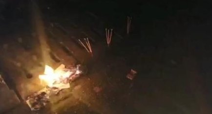 摆阵|男子占用高速应急车道烧香摆阵，只因其孩子……