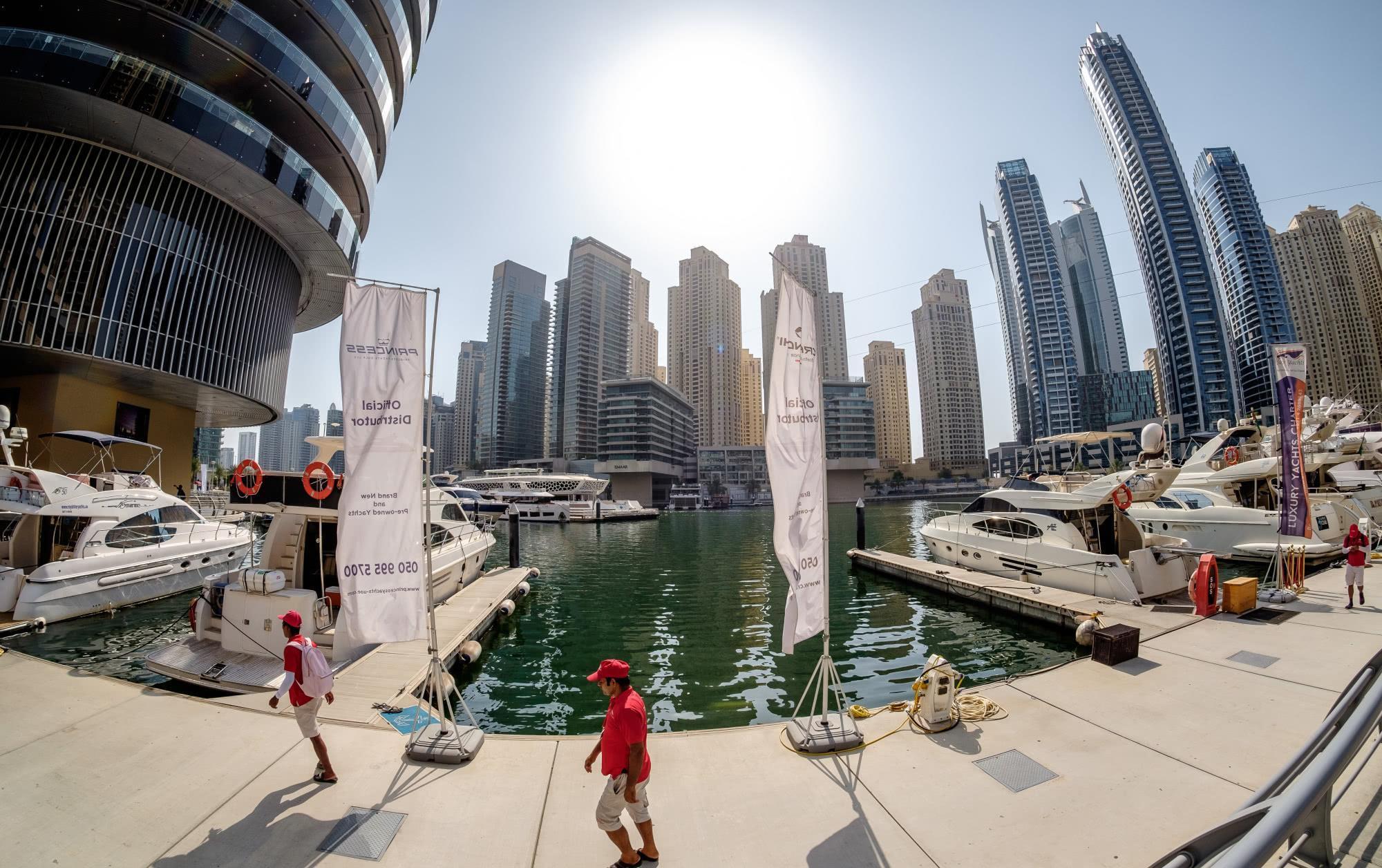 全球|全球第一大人工码头:面积仅4.9平方千米,却被塞进了超200座高楼