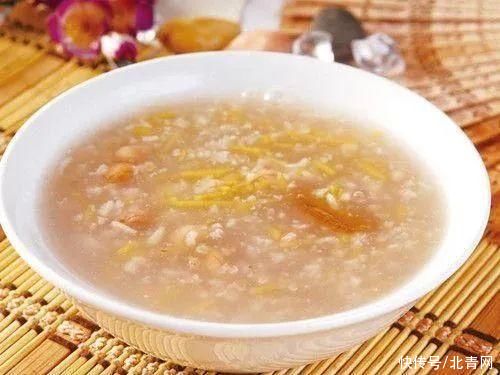 谷雨时节适合的养生粥(谷雨节气后一定要注意清湿热！这些养生汤、粥、菜健脾祛湿、养心安神，越吃越舒服~)