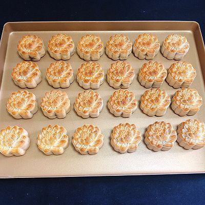 莲花|#入秋滋补正当时#榄仁豆沙莲花月