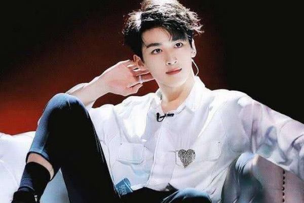  周震南|周震南和何洛洛聊天曝光，谁留意南南对他的备注？令人羡慕的友谊