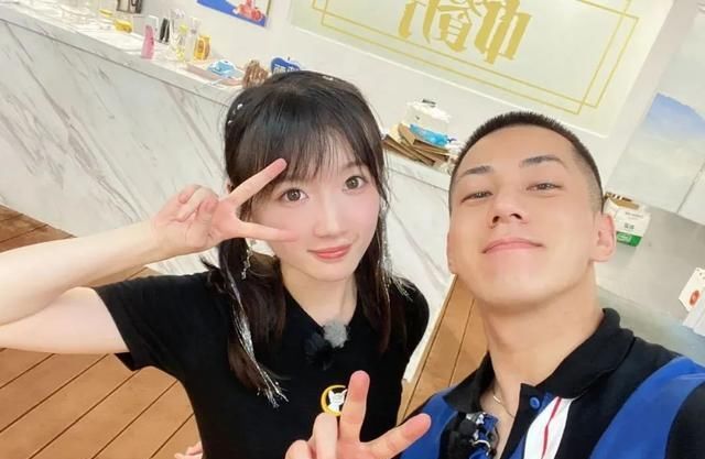  李子峰|《中餐厅4》杀青照，6位飞行嘉宾全曝光，除了王俊凯其余人没看头