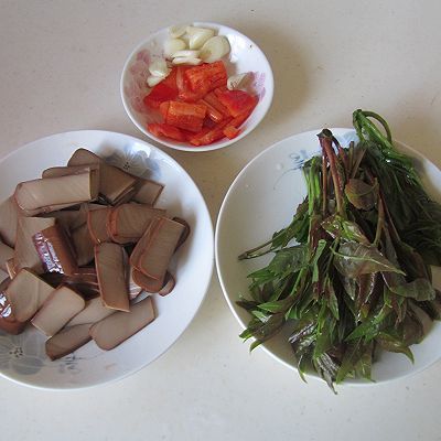  香椿|红椒香椿炒鸡蛋干