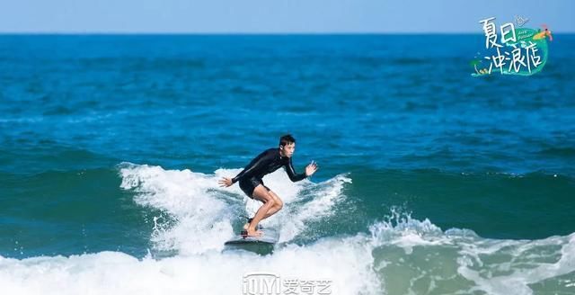 年轻人|从早浪到晚的《夏日冲浪店》，如何拉拢年轻人的心？
