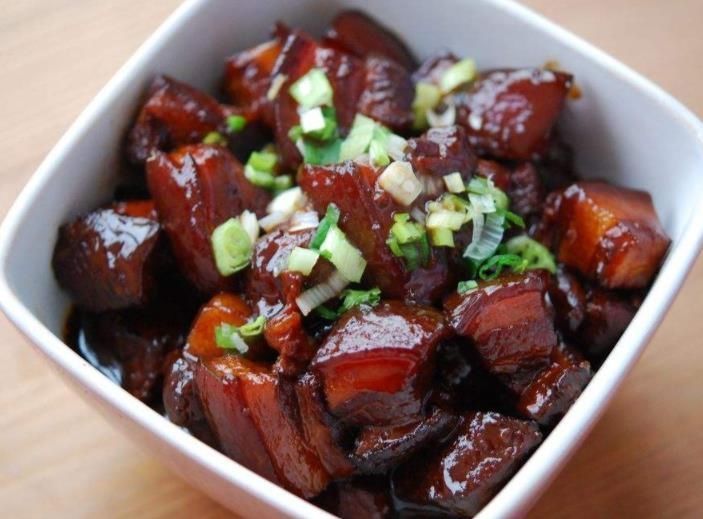  好吃|夏天这种常见的饮料，拿来炖肉才是王道，香而不腻，好吃还解馋