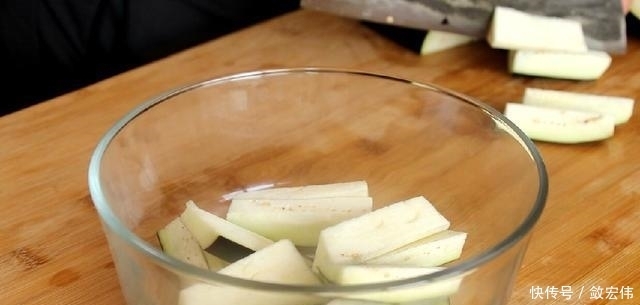 油腻|无论怎么炒茄子,都不要先放油,搞错了茄子难吃又油腻