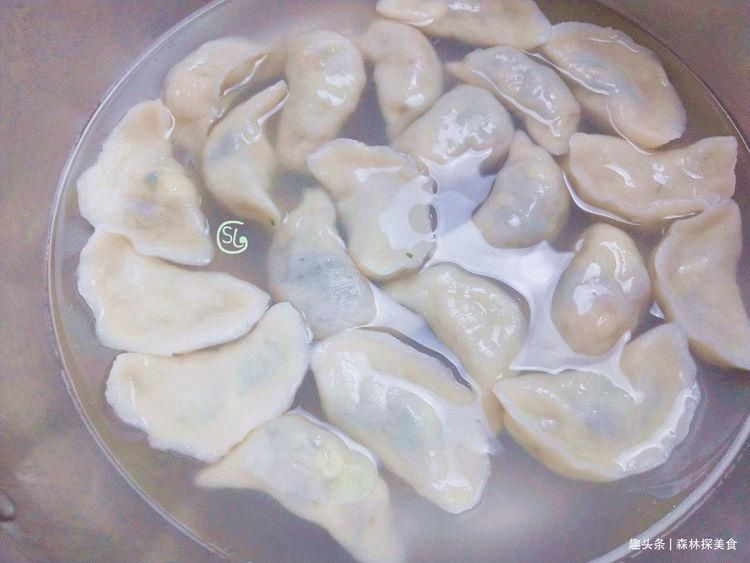 大锅|秋季饺子的做法，鲜香味美，10块钱做一大锅，比肉馅的还营养