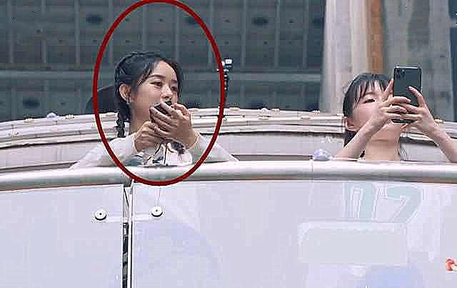  节目|《中餐厅》仰视拍摄角度，看到赵丽颖的镜头，网友：确定生过孩子