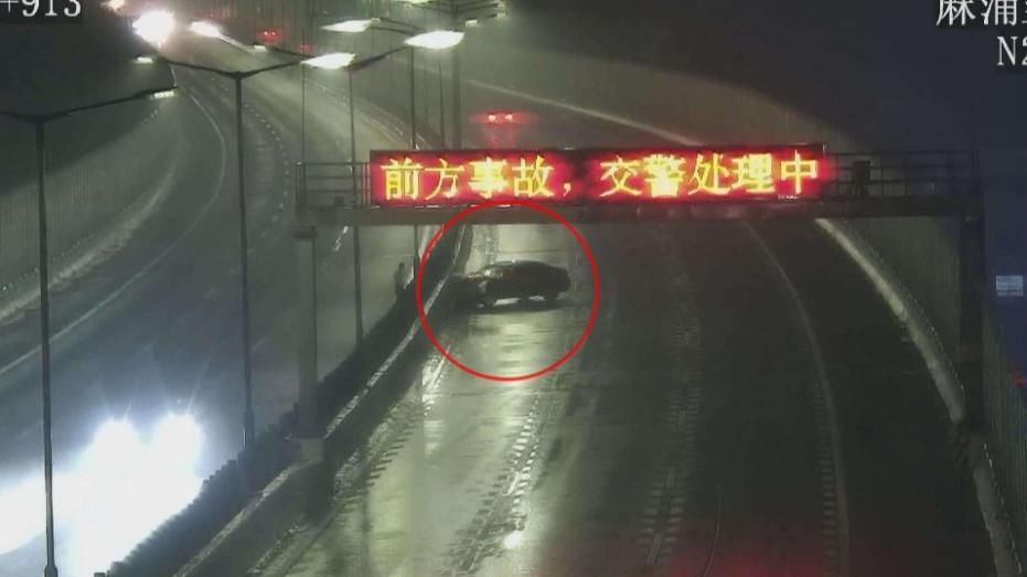  高速公路|高速公路上“躲猫猫” 这演的是哪一出？