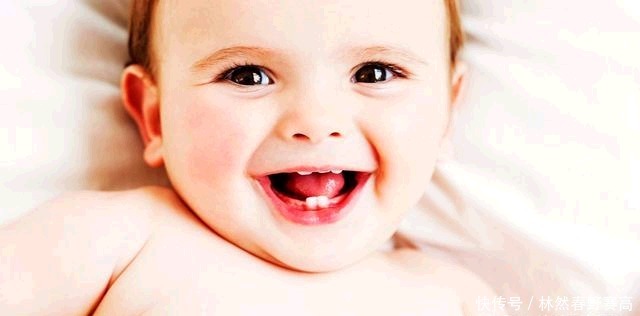 孩子大动作发育|三翻六坐九爬？1岁内孩子的大动作发育，你家宝宝达标了吗？