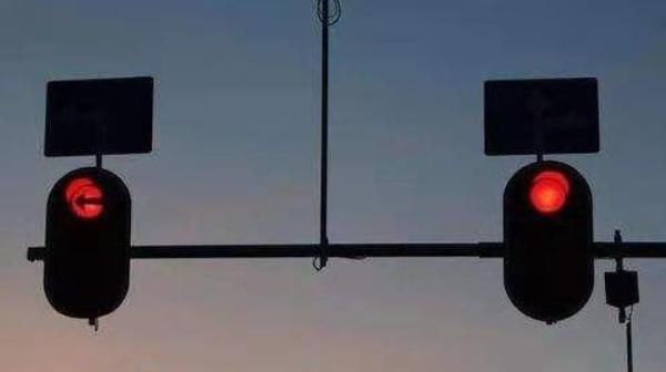  提醒|明明闯了“红灯”，为何迟迟没收到违章提醒信息？看完你就明白了