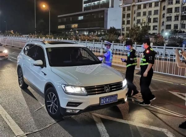 路长|临沂公安交警依托“路长制”多警种联动夜查保平安