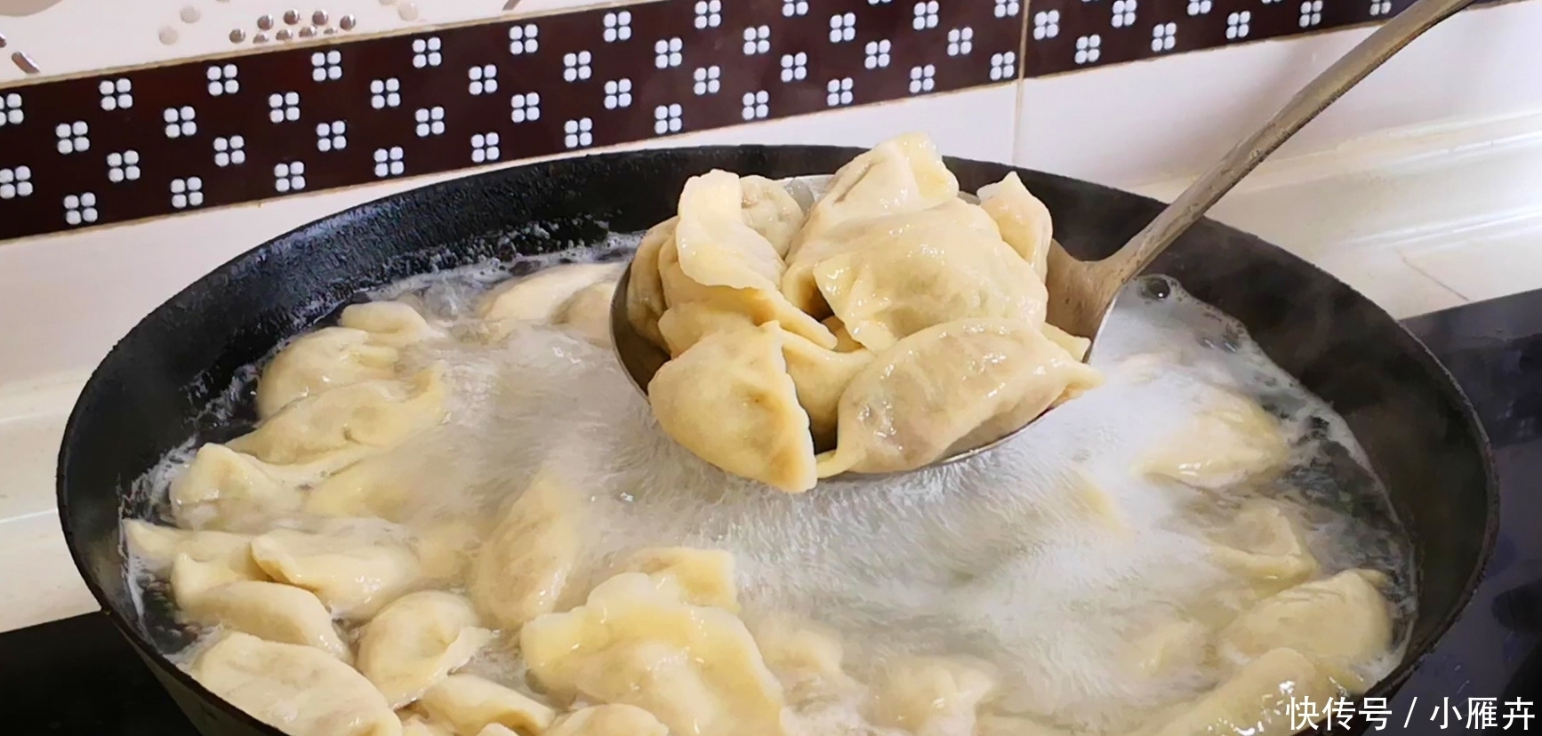 茄子|茄子包饺子,实在太好吃了,鲜美多汁不油腻,比肉饺子还香还好吃