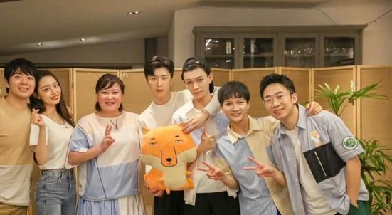  艺术家|郎朗频繁参加综艺节目是为了治愈童年？谁说艺术家没有偶像梦？