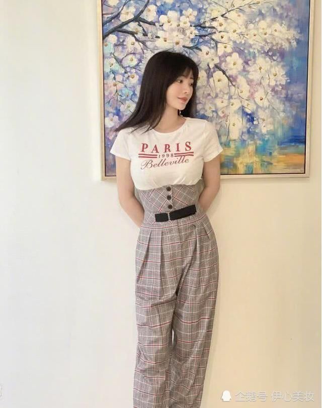  显高|“阔腿裤”早就下岗了，现更流行“微笑裤”，遮肉显高，明星都爱