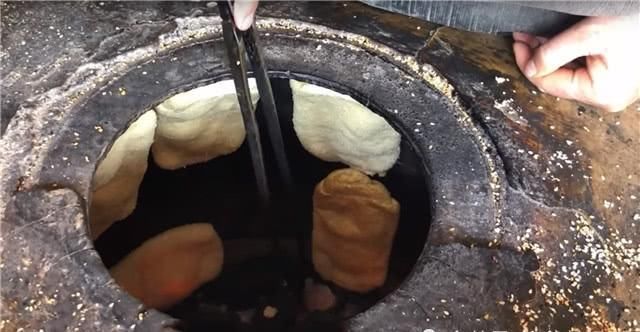 小吃|大叔街头卖“平民”小吃,1元一个分量足,食客吃过就忘不了