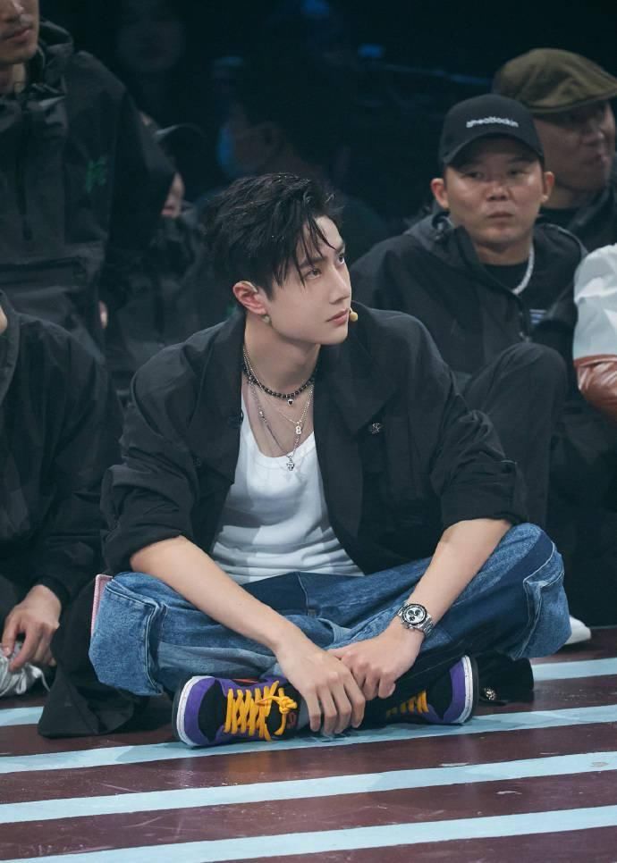  巅峰|一场节目三个造型都是巅峰之作 造物主的宠儿说的就是王一博本博！