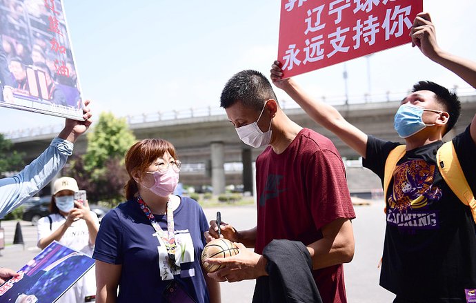  逆风|老叔重整旗鼓！或逆风翻盘，现在盯上旧将斯贝茨