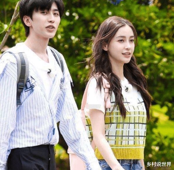  奔跑|《奔跑吧》收官才半个月，baby蔡徐坤就合体录《快本》，姐弟俩站位显眼