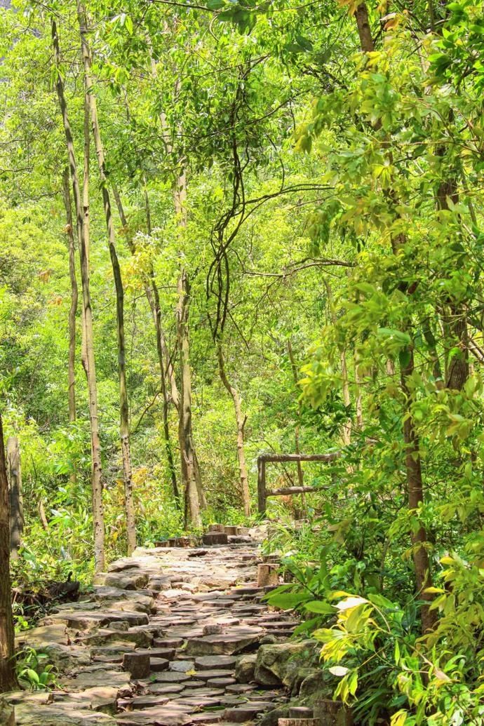  露营|小众游|泛舟露营戏水K歌……漫步夹缝岩，感受惬意悠然