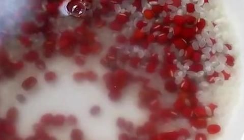 美味|红豆和大米不用熬粥,这么做当早餐吃简单美味,大人小孩都爱吃