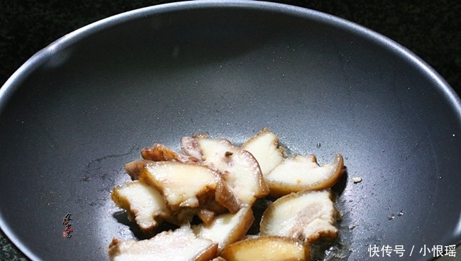 洋葱|父亲总是馋这菜,香辣下饭,烹调不放一滴油,每次早早就光盘