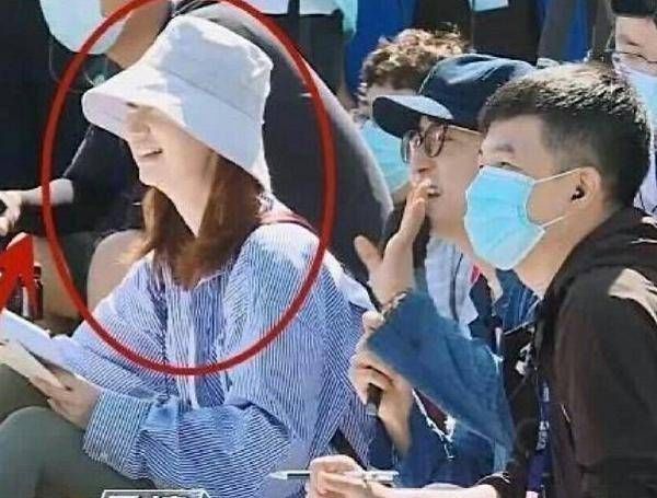 杨颖|《奔跑吧》女导演意外出镜,看清五官长相后,颜值不输团宠杨颖