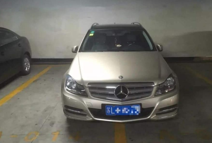  私人|保时捷霸占私人车位，女司机叫嚣“动一下试试”，业主：别后悔