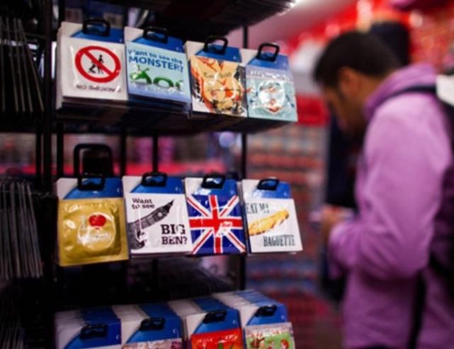  原因|为何超市的避孕套放在超市门口？超市工作人员表示，原因很简单