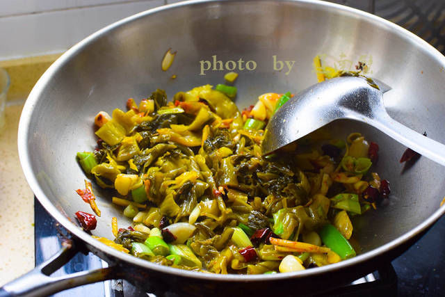  老妈|老妈炖了一锅鱼头，全家人都说好吃，最后连汤汁都喝光了