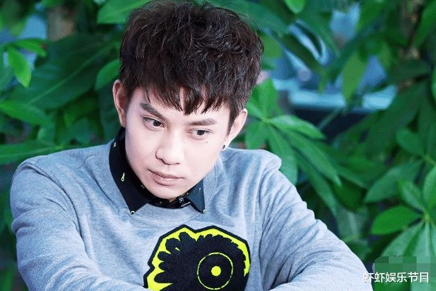  满满的|元气满满的少年冯建宇，舞台上自带光芒的歌手，节目中的暖心嘉宾