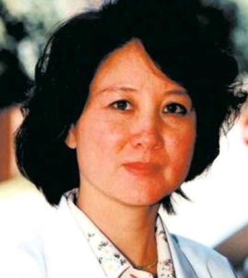 才子|文学才子余秋雨感情上是个“伪君子”，前妻李红后来过得怎样了？