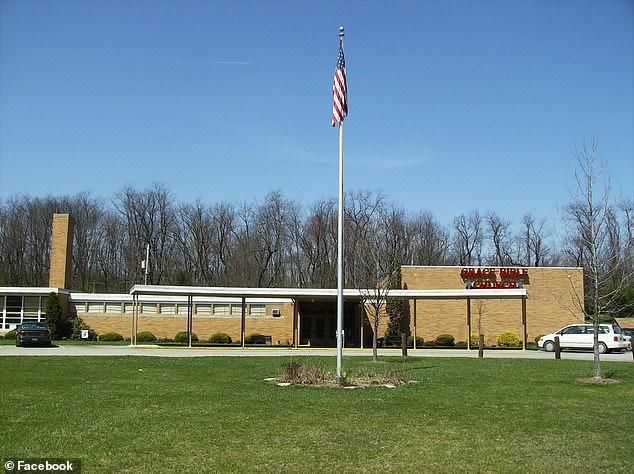  丧命|防不胜防！美国女老师躺家睡觉，半夜遭屋外流弹射中胸部丧命