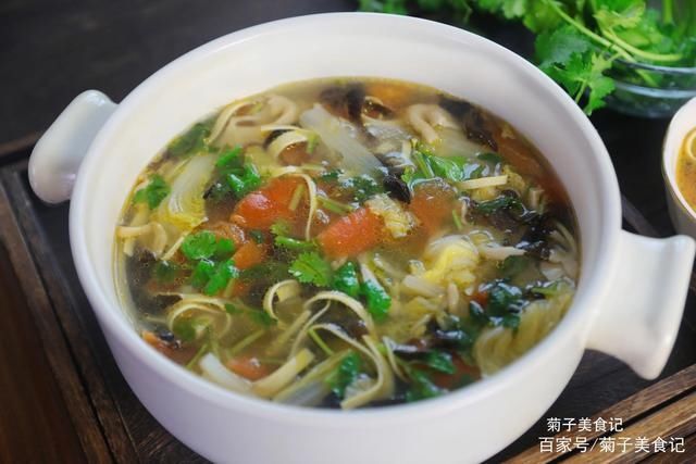 豆腐皮丝|这碗汤食材全素，做法简单，厨房新手也能一学就会，值得收藏