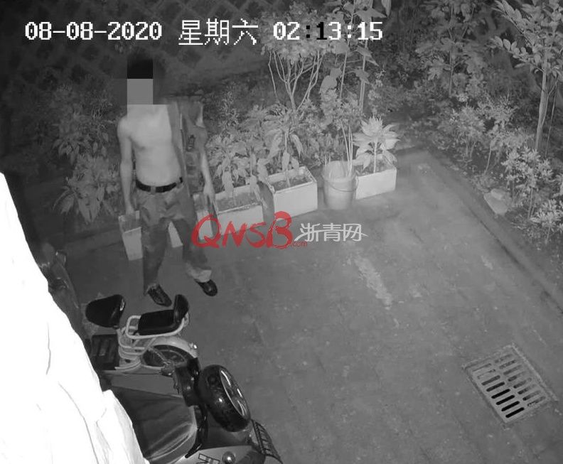 文胸|24岁小伙深夜专偷女性内衣裤，偏爱蕾丝面料，还穿着偷来的文胸去上班…