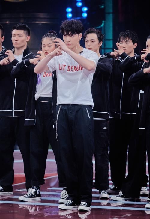  张艺兴队长|张艺兴莲龙出海，钟汉良哭着淘汰队员，《这就是街舞》让人失望了