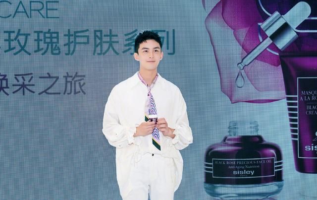  火线|《穿越火线》口碑下跌，剧本人设齐乱套，强捧楚歌是最大败笔？