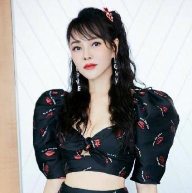  伊能静|网曝《乘风破浪》四公淘汰名单，伊能静终出局，蓝盈莹让人意外